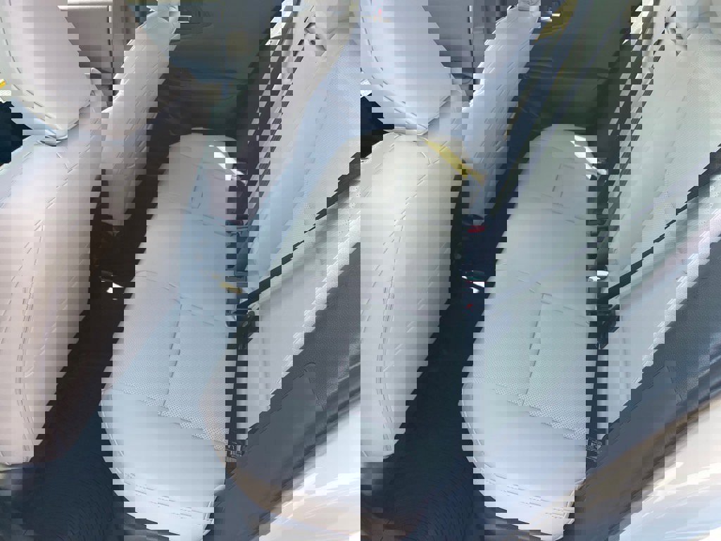 New 2026 Toyota Prius XLE image 10