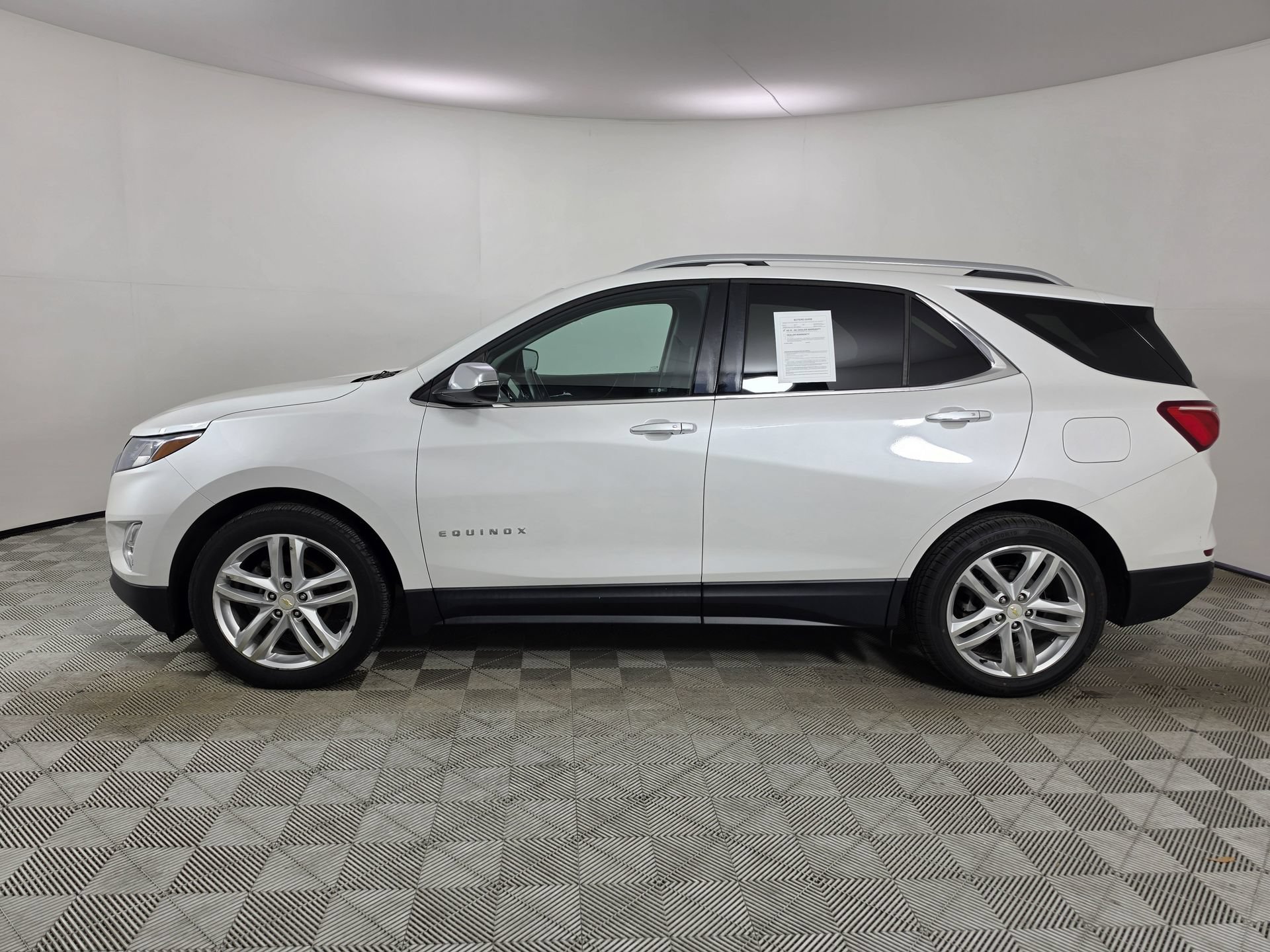 Used 2018 Chevrolet Equinox Premier FWD image 4