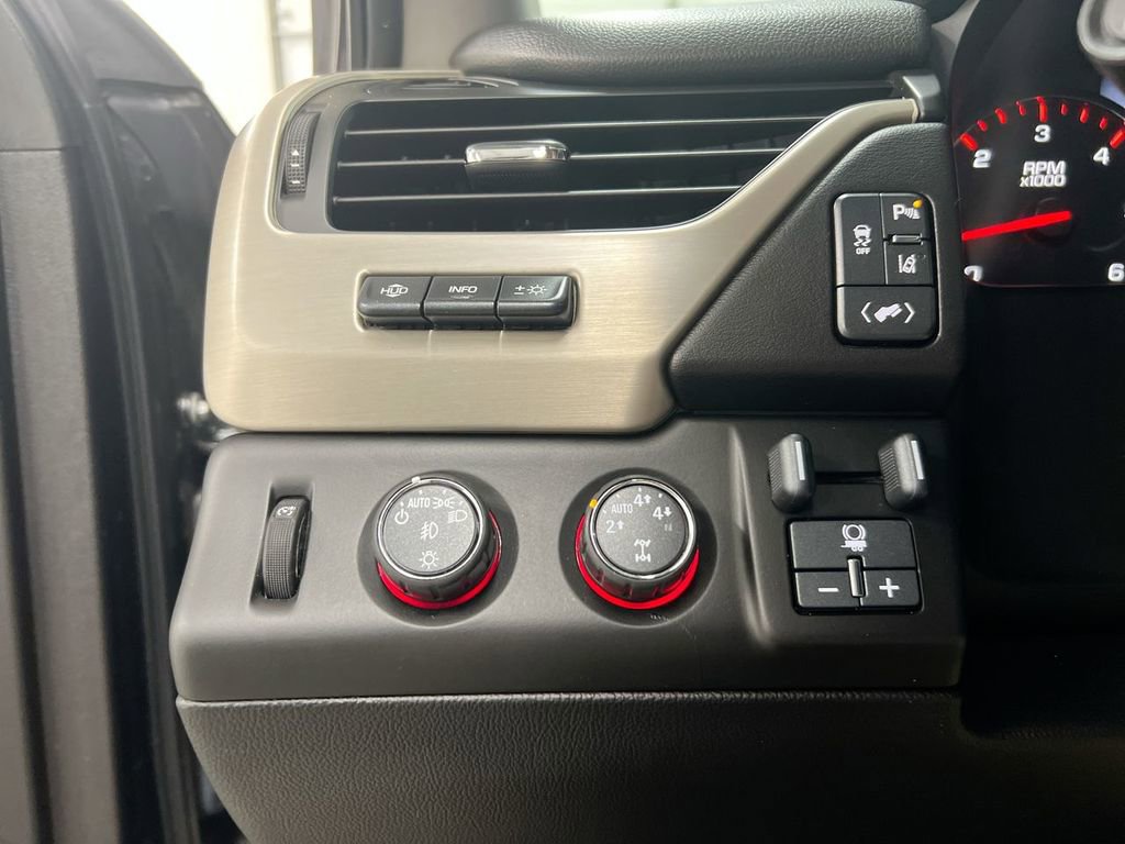 Used 2015 GMC Yukon XL Denali w/ Touring Package AWD/4WD image 19