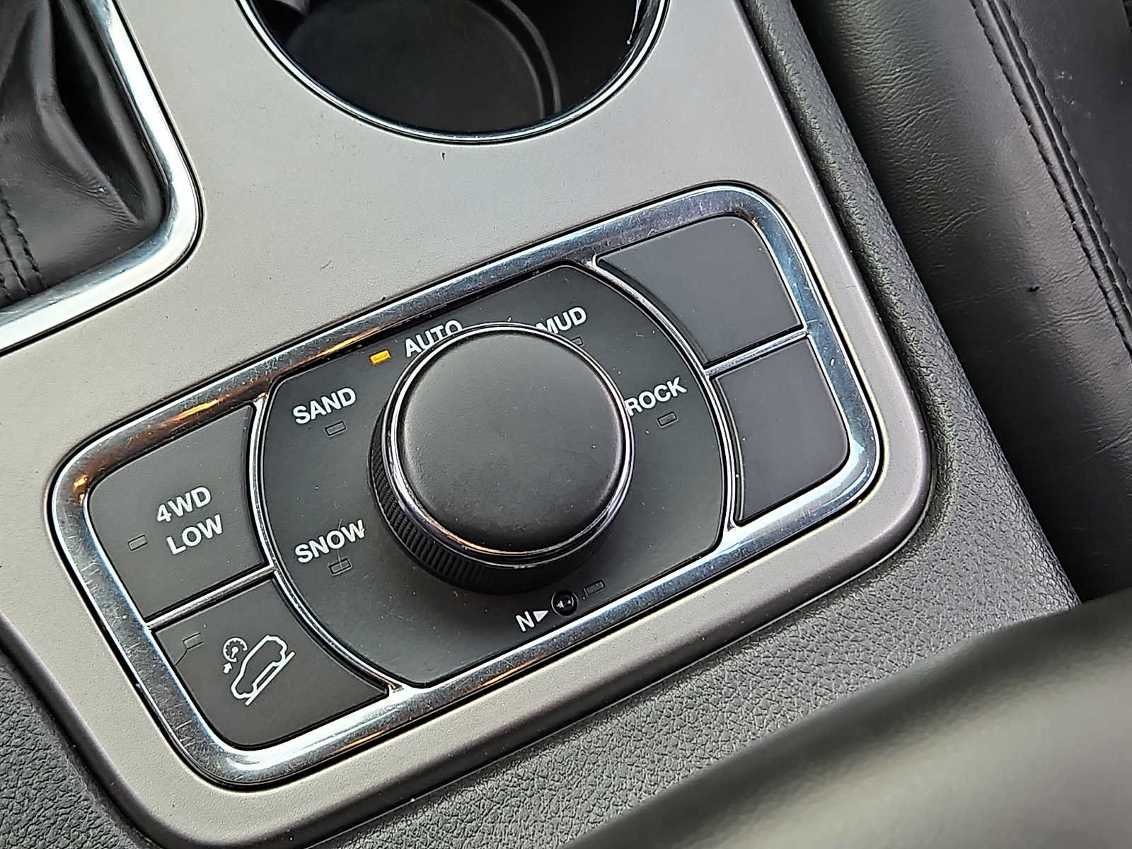 Used 2020 Jeep Grand Cherokee Limited AWD/4WD image 25