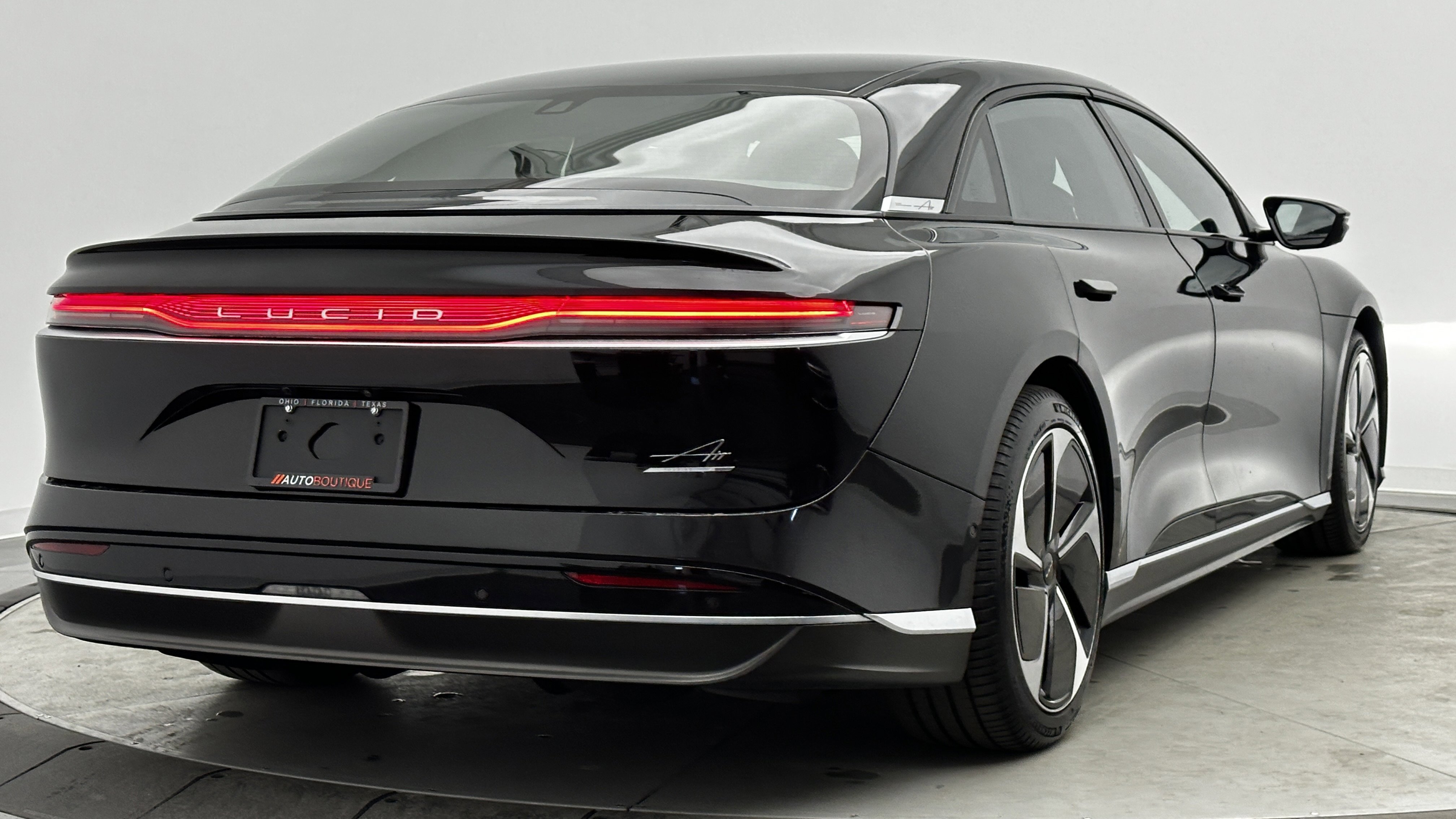 Used 2024 Lucid Air Touring image 8