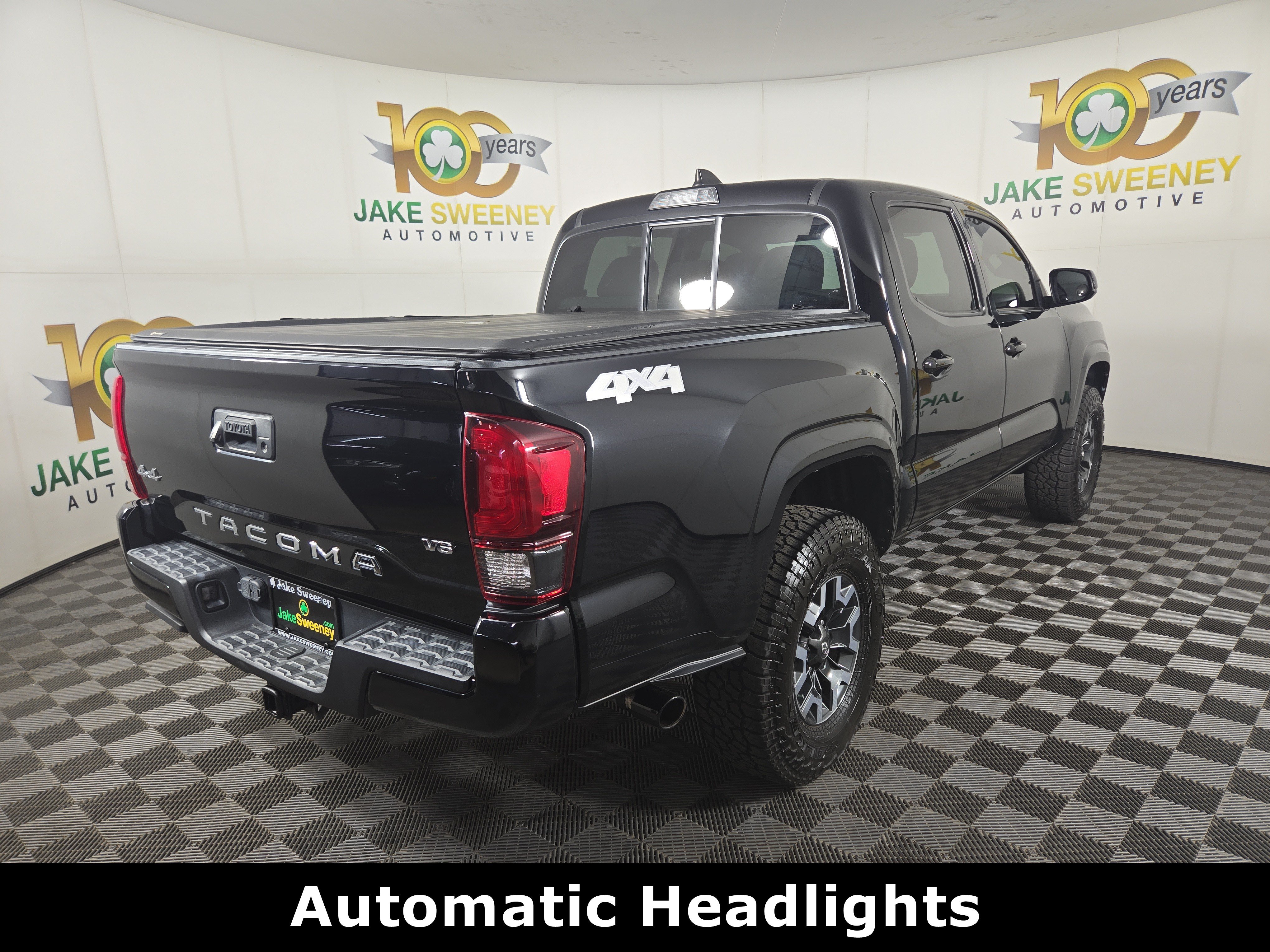 Used 2020 Toyota Tacoma SR AWD/4WD image 9