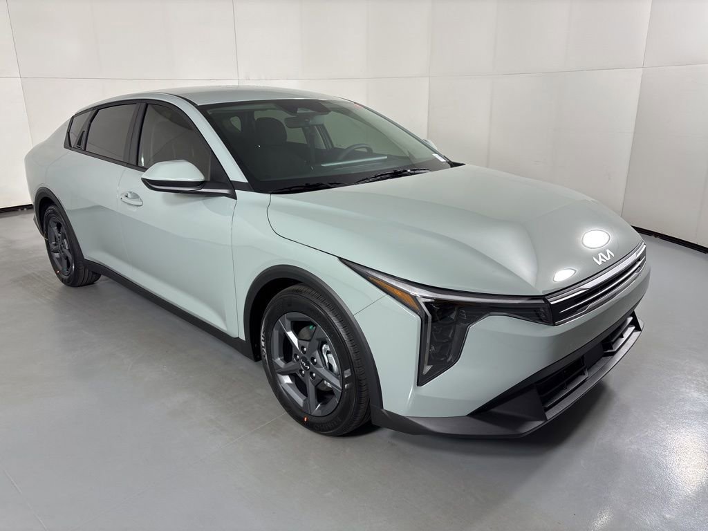 New 2026 Kia K4 LXS image 2