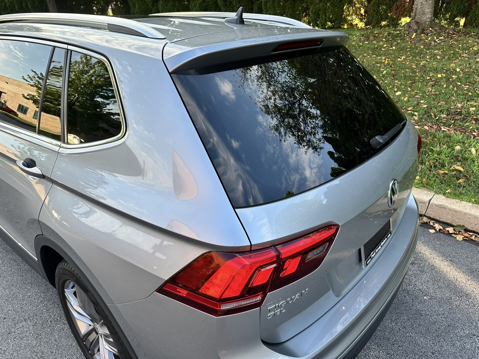 Used 2020 Volkswagen Tiguan SEL AWD/4WD image 85