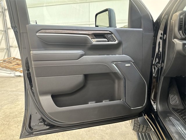 Used 2025 Chevrolet Silverado 2500 LTZ w/ LTZ Convenience Package image 22