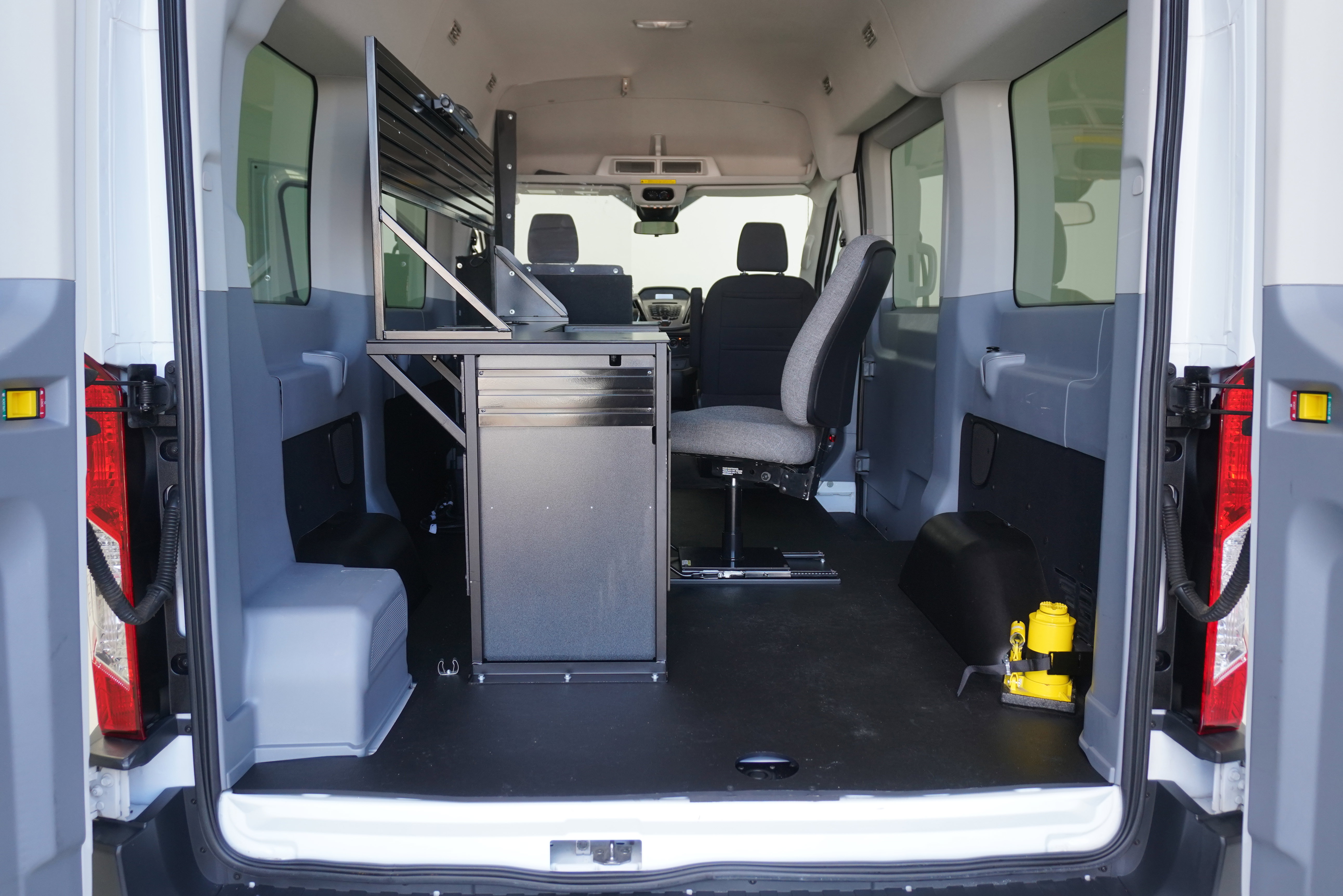 Used 2018 Ford Transit 150 XLT RWD image 18