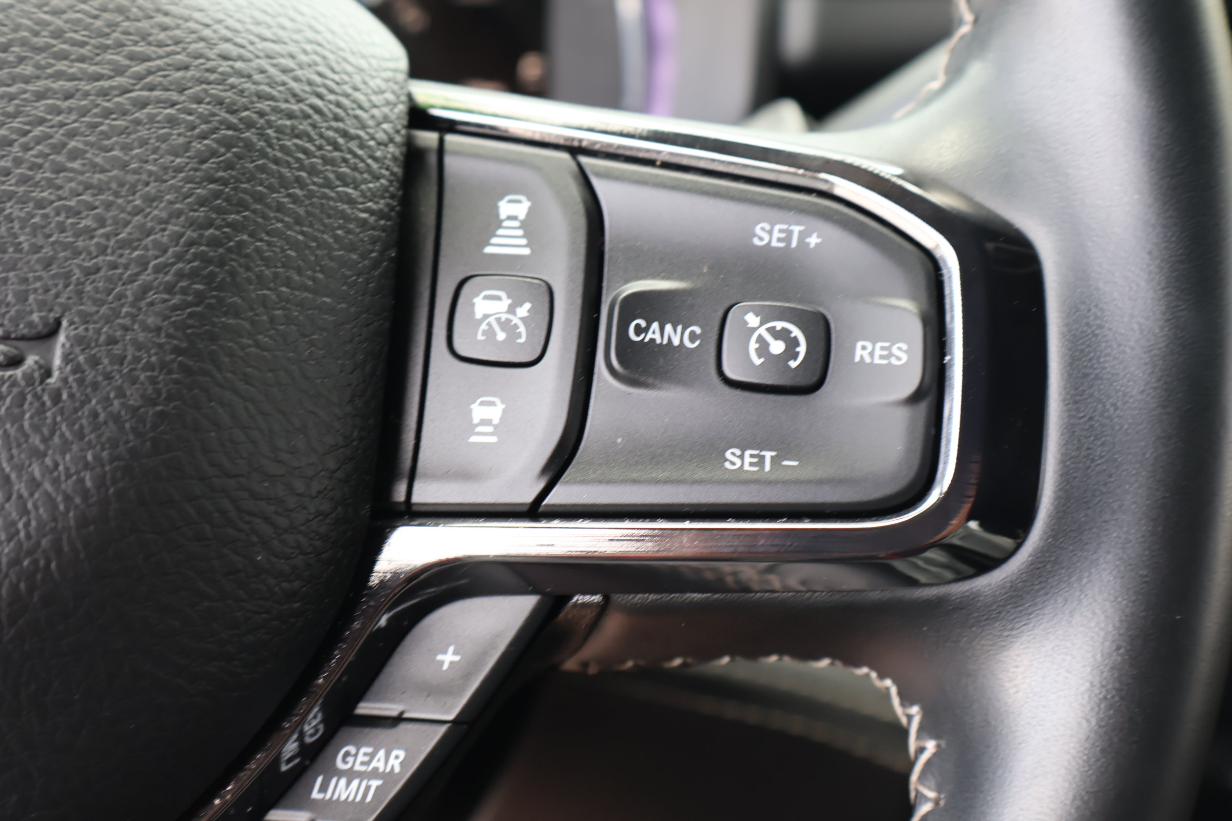 Used 2025 RAM 2500 Limited AWD/4WD image 28