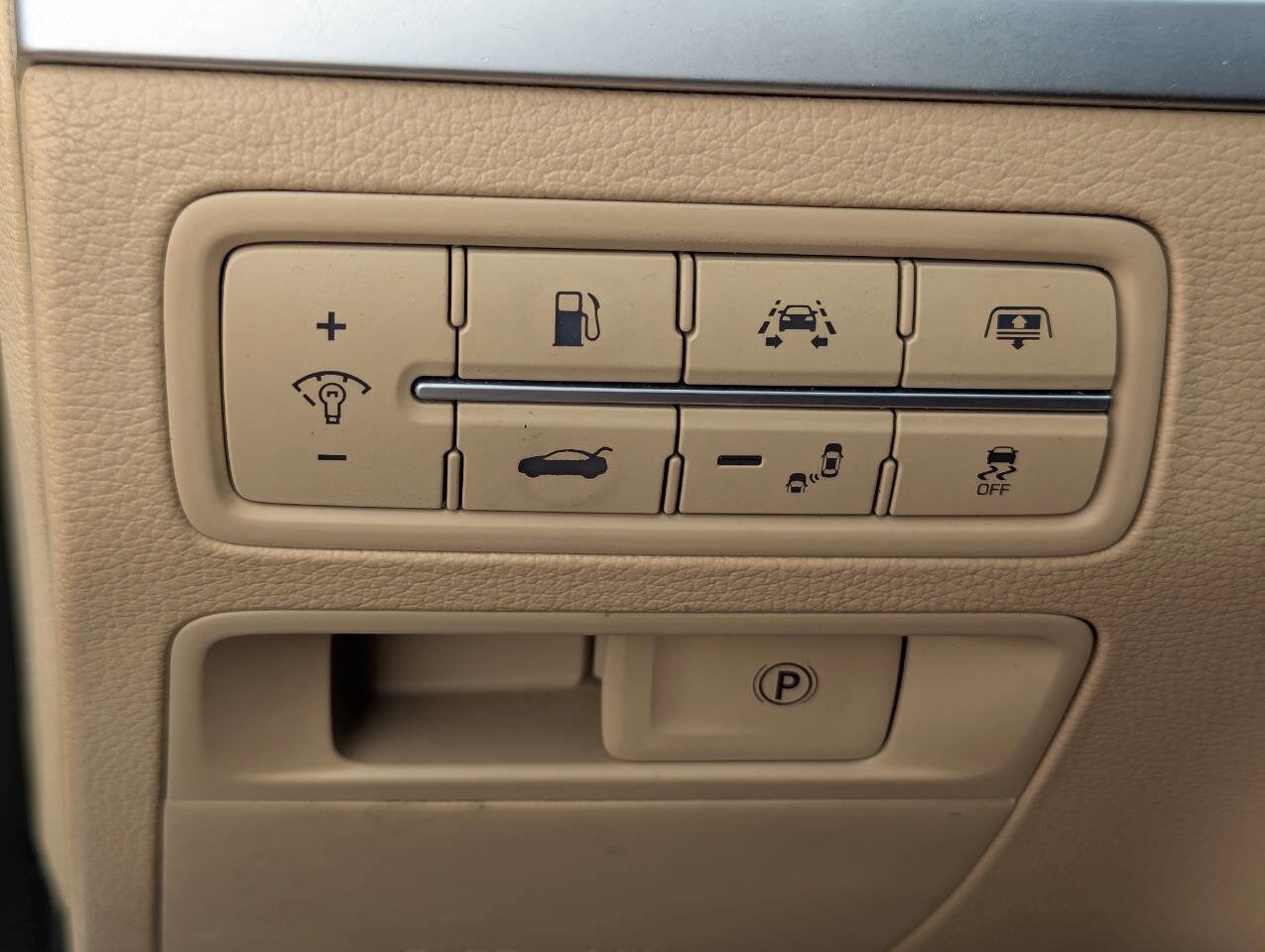 Used 2015 Hyundai Genesis 5.0 image 26