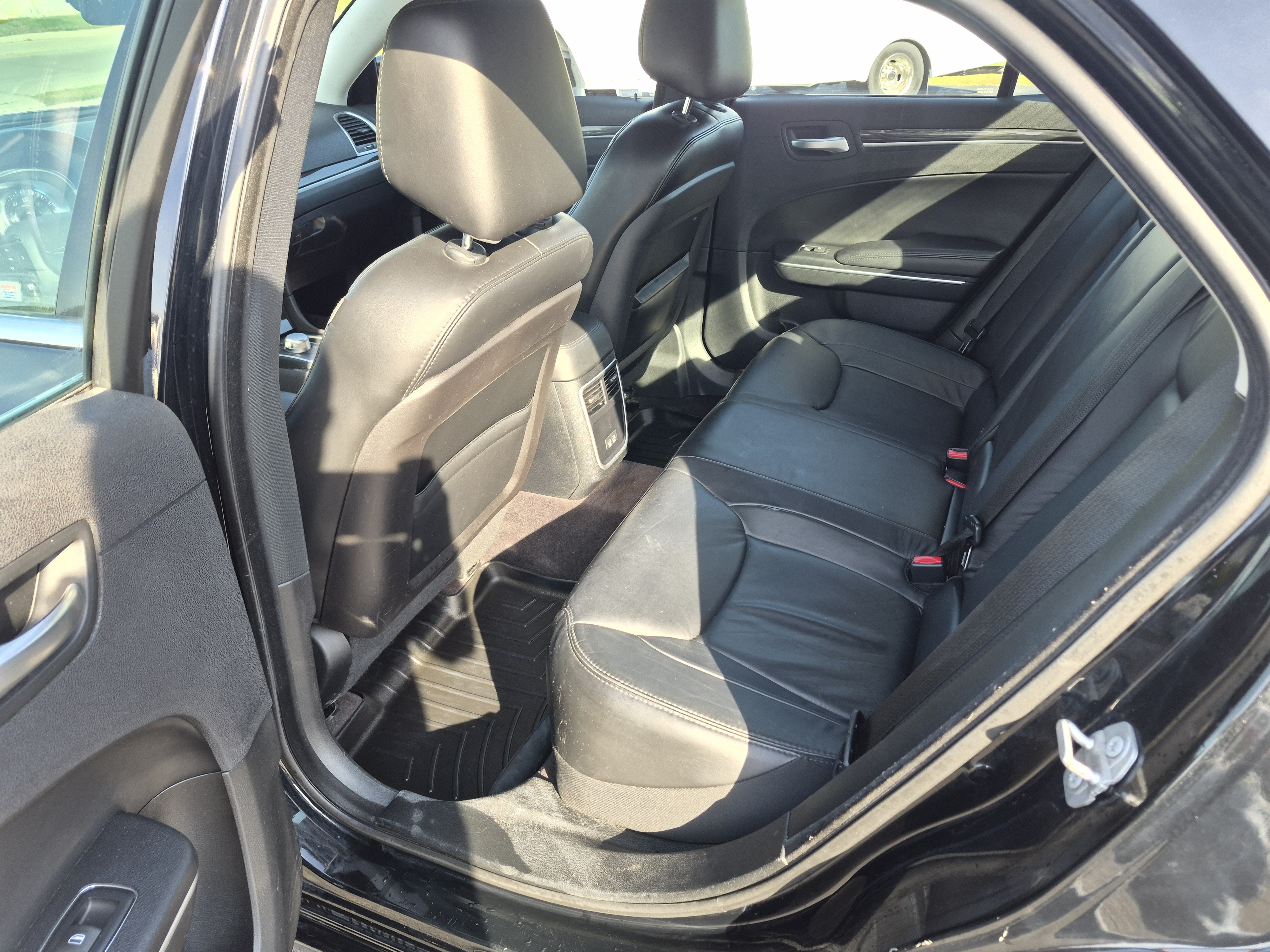 Used 2017 Chrysler 300 Limited AWD/4WD image 10