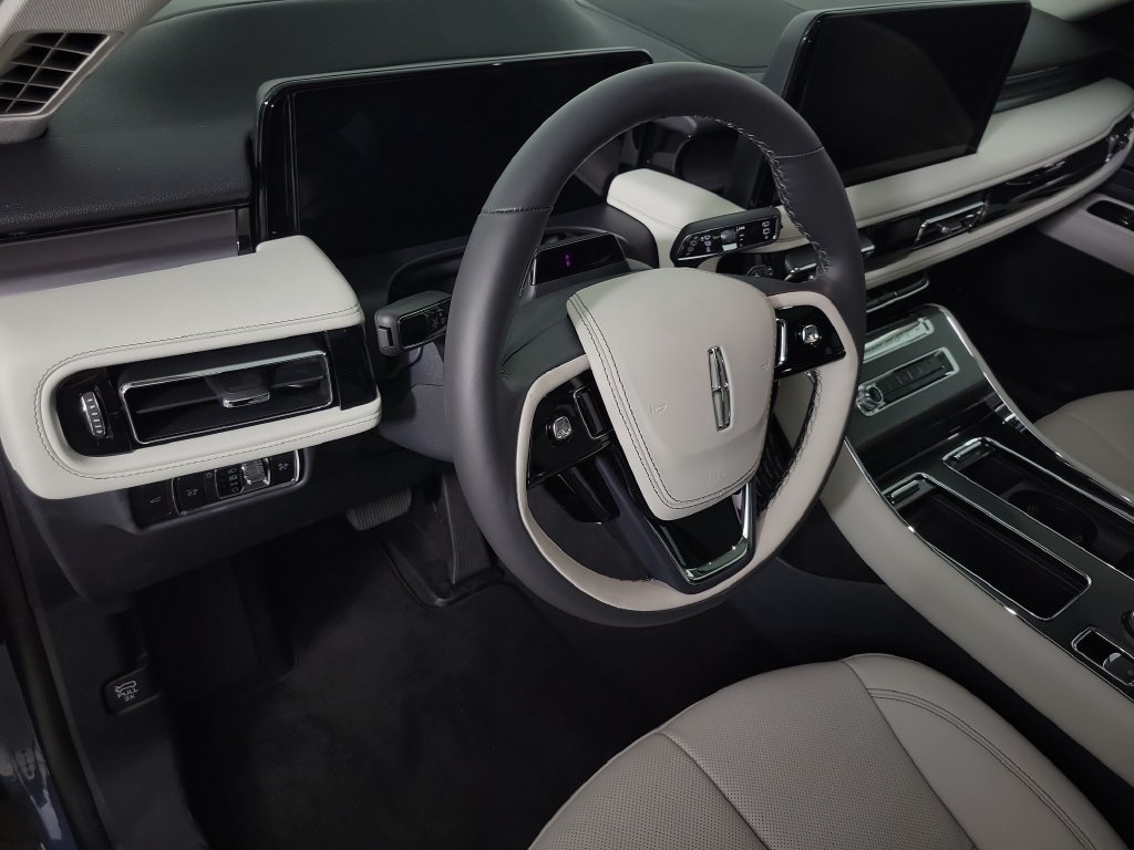 New 2026 Lincoln Aviator 2WD w/ Jet Appearance Package image 21