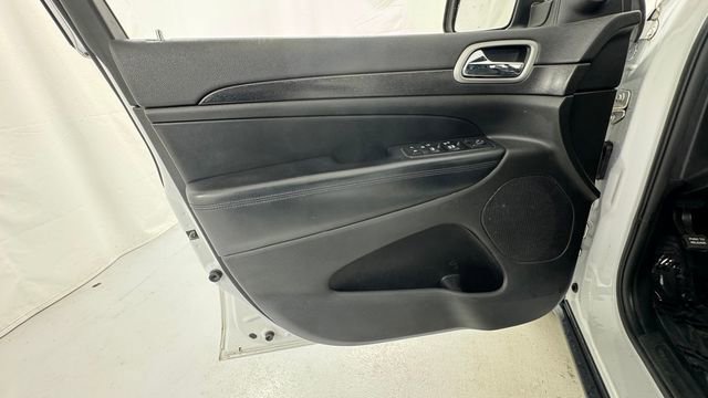 Used 2018 Jeep Grand Cherokee Laredo AWD/4WD image 18