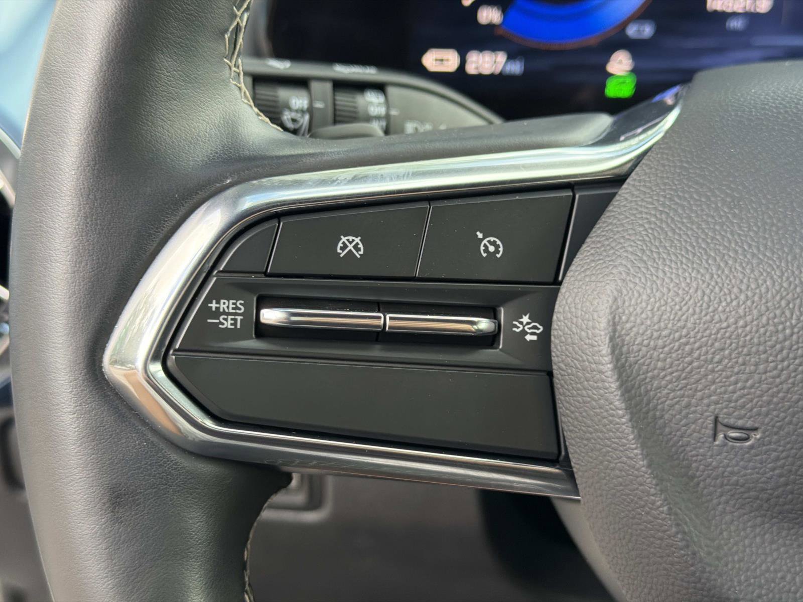 Used 2025 Chevrolet Equinox EV LT w/ Convenience Package FWD image 29