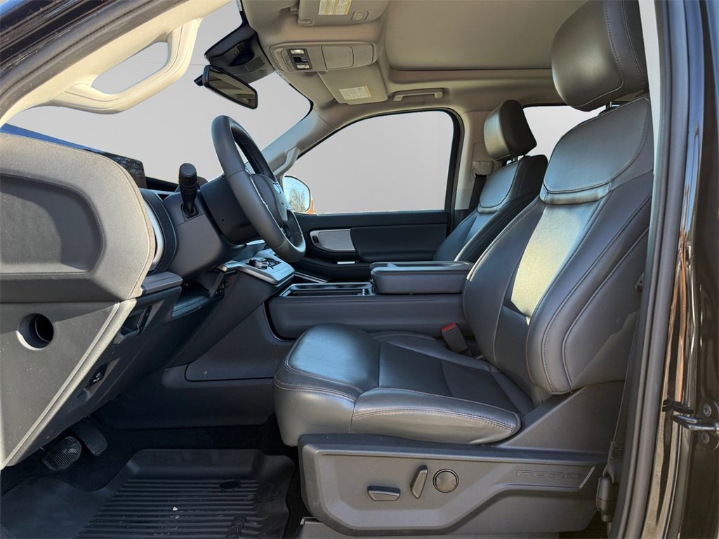 Used 2025 Ford Expedition Active image 9