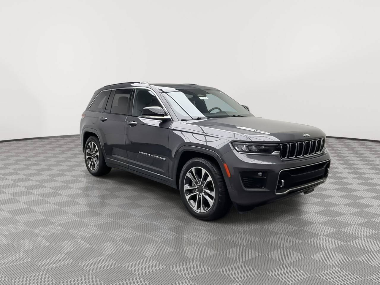 Used 2023 Jeep Grand Cherokee Overland AWD/4WD image 35