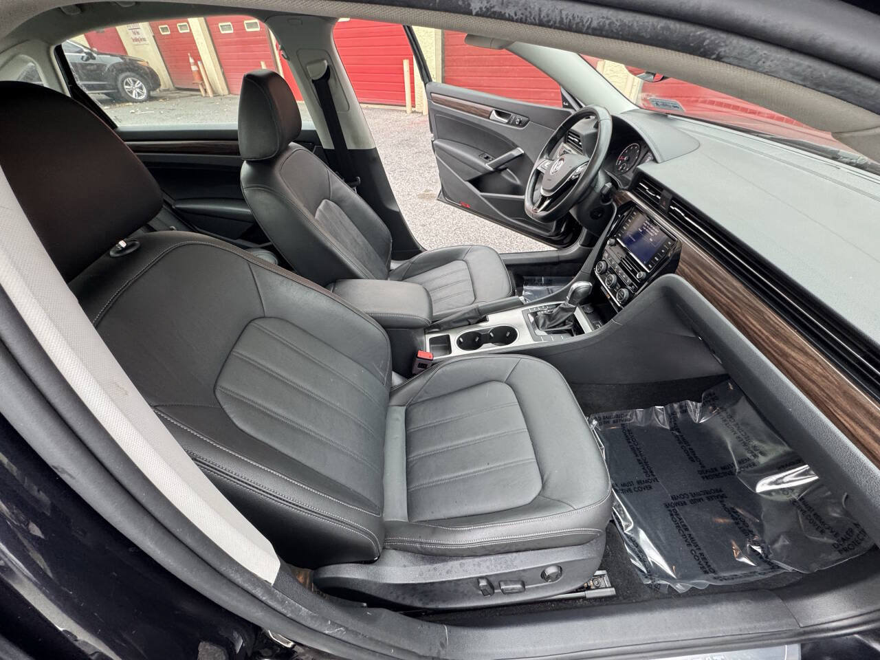Used 2020 Volkswagen Passat 2.0T SEL FWD image 25