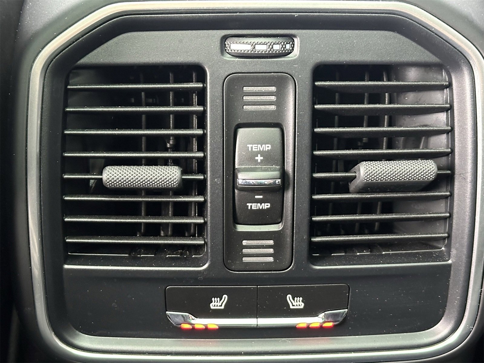 Certified 2024 Porsche Macan GTS image 17