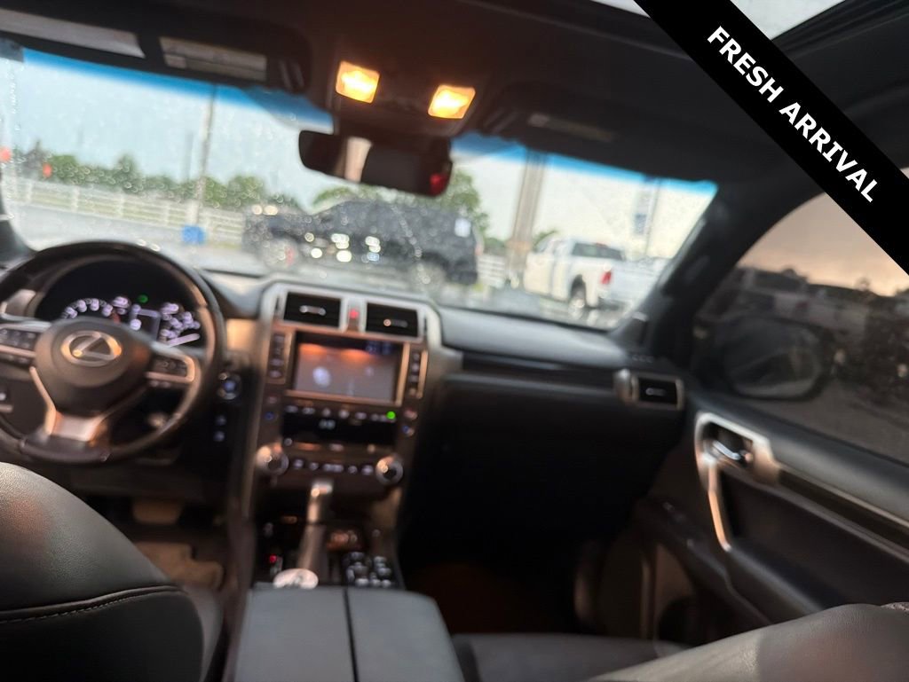 Used 2020 Lexus GX 460 Luxury w/ Off Road Package AWD/4WD image 11