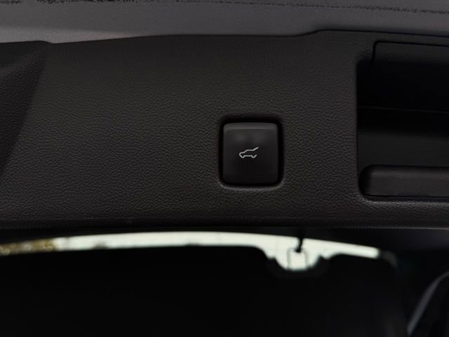 Used 2022 Ford Escape Titanium w/ Class II Trailer Tow Package image 11