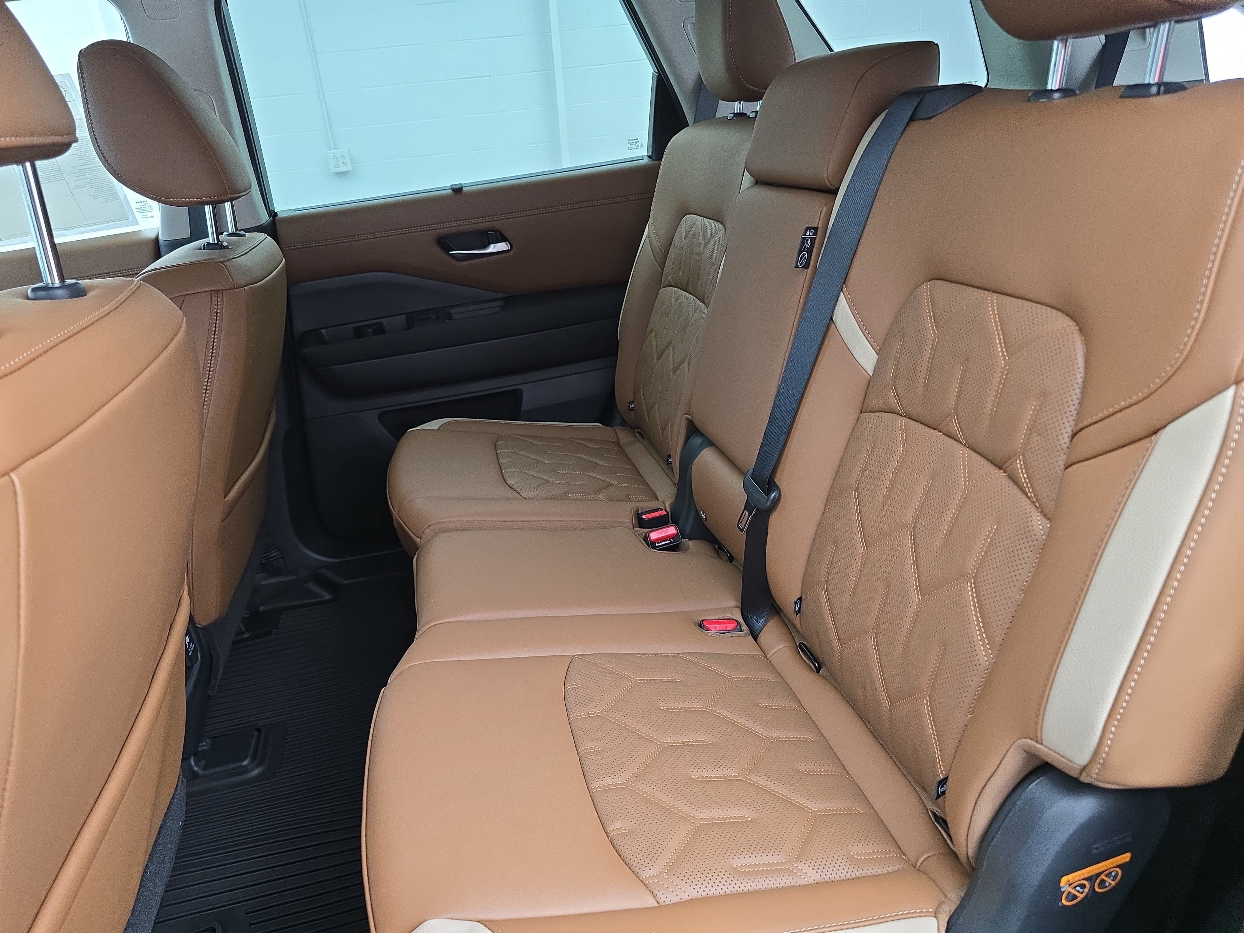 New 2026 Nissan Pathfinder Platinum AWD/4WD image 15