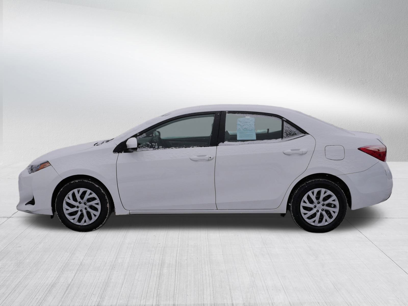 Used 2018 Toyota Corolla LE image 4