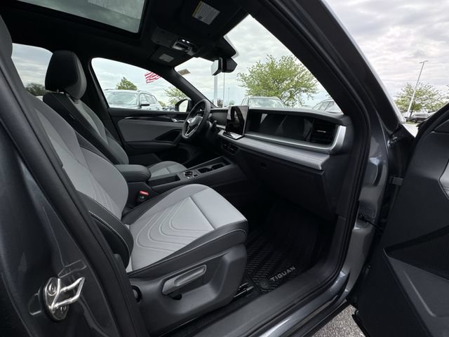 New 2026 Volkswagen Tiguan SE R-Line FWD image 29