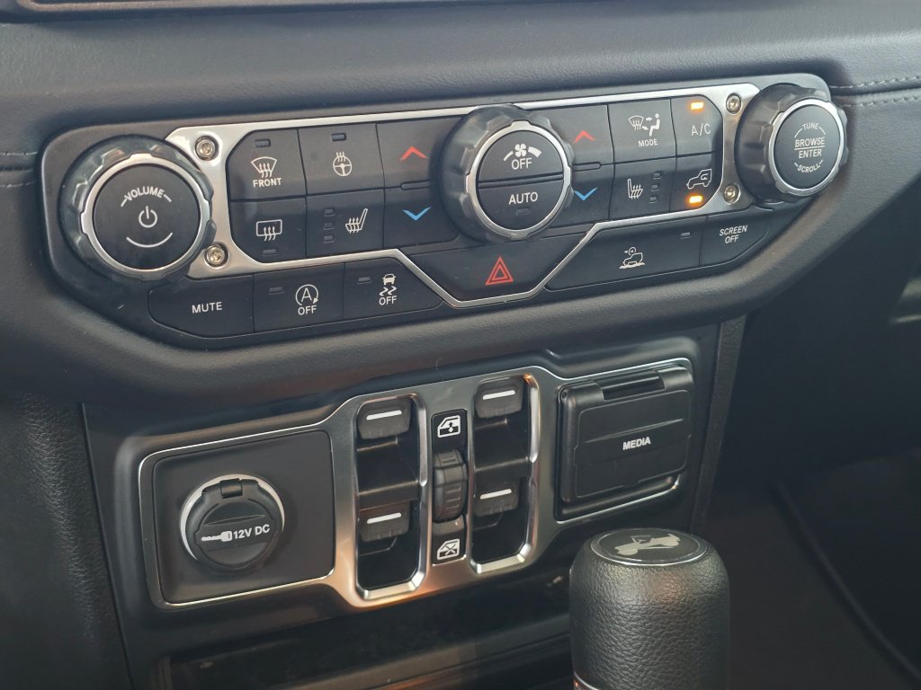 Used 2025 Jeep Wrangler Unlimited Sahara AWD/4WD image 27