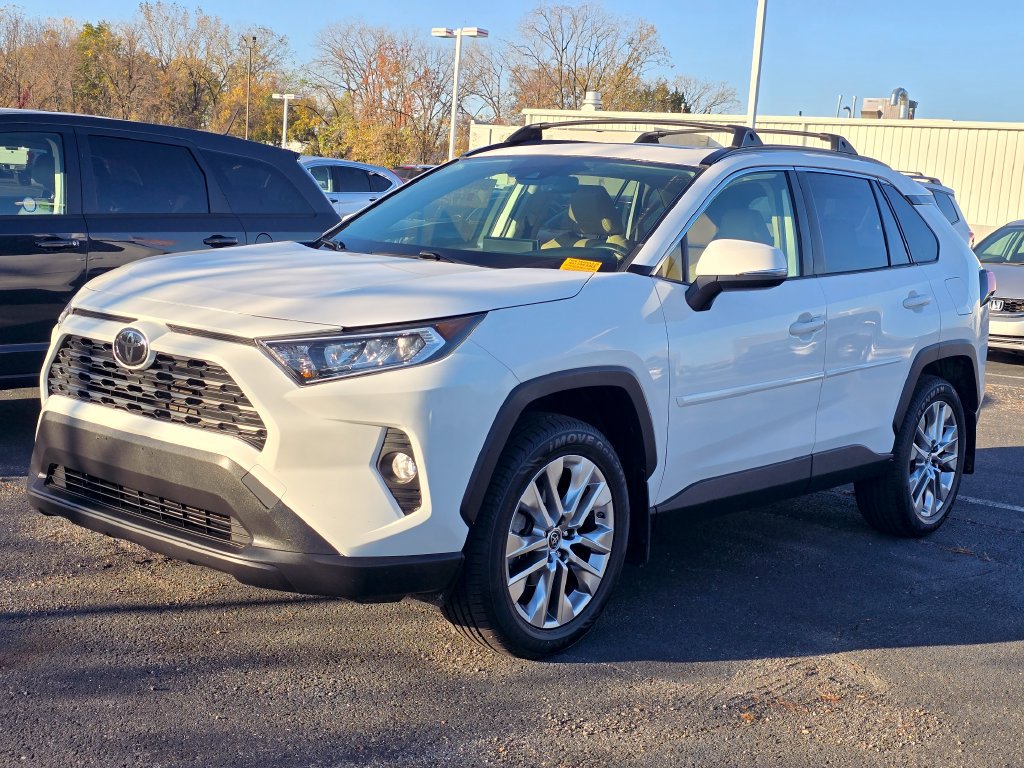 Used 2019 Toyota RAV4 XLE Premium w/ Cold Weather Package AWD/4WD image 4