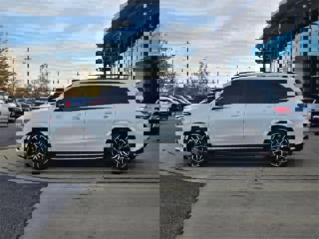 Used 2023 Mercedes-Benz GLS 580 4MATIC image 4