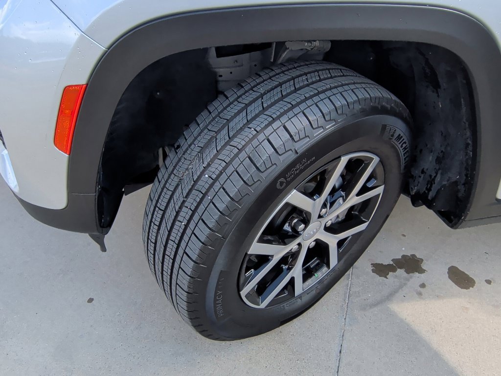 Used 2024 Jeep Grand Cherokee Limited RWD image 48