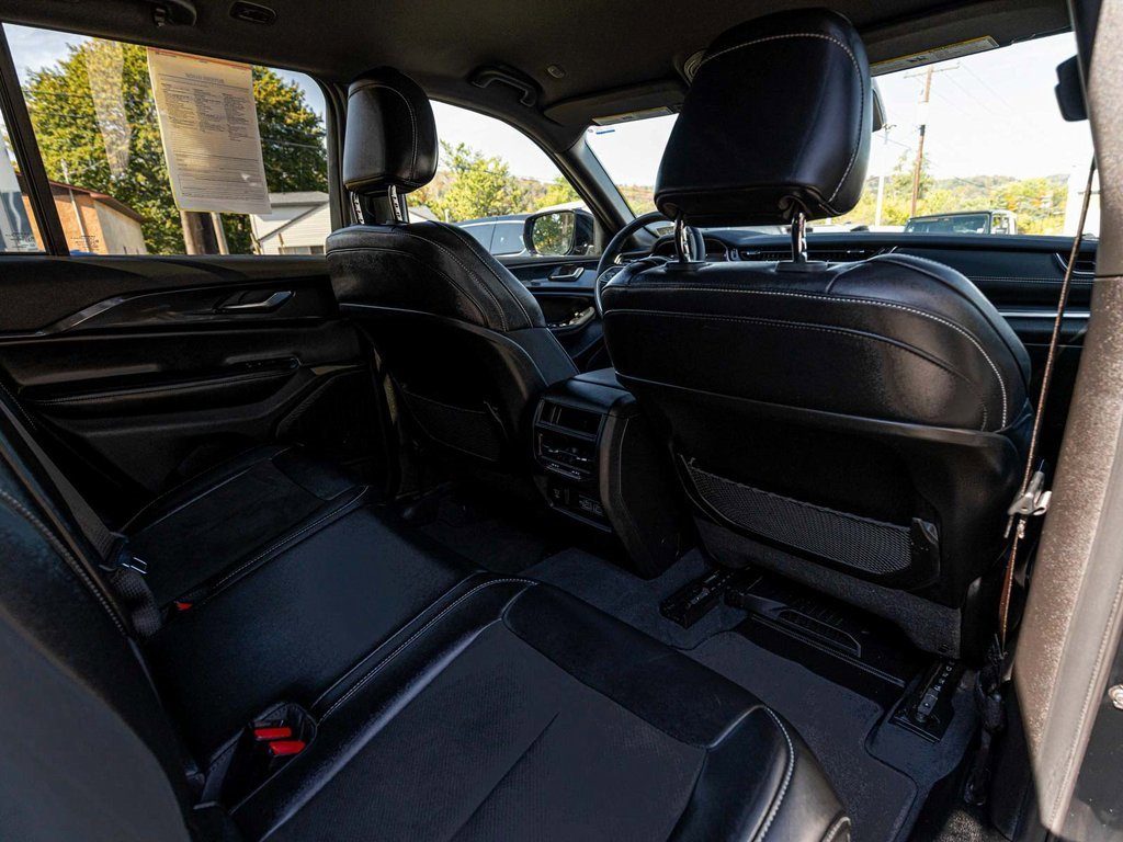Used 2023 Jeep Grand Cherokee Altitude image 30