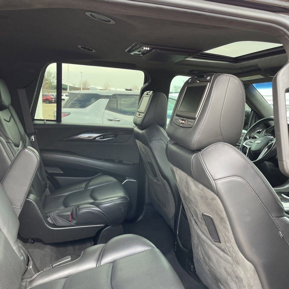 Used 2019 Cadillac Escalade Platinum image 13