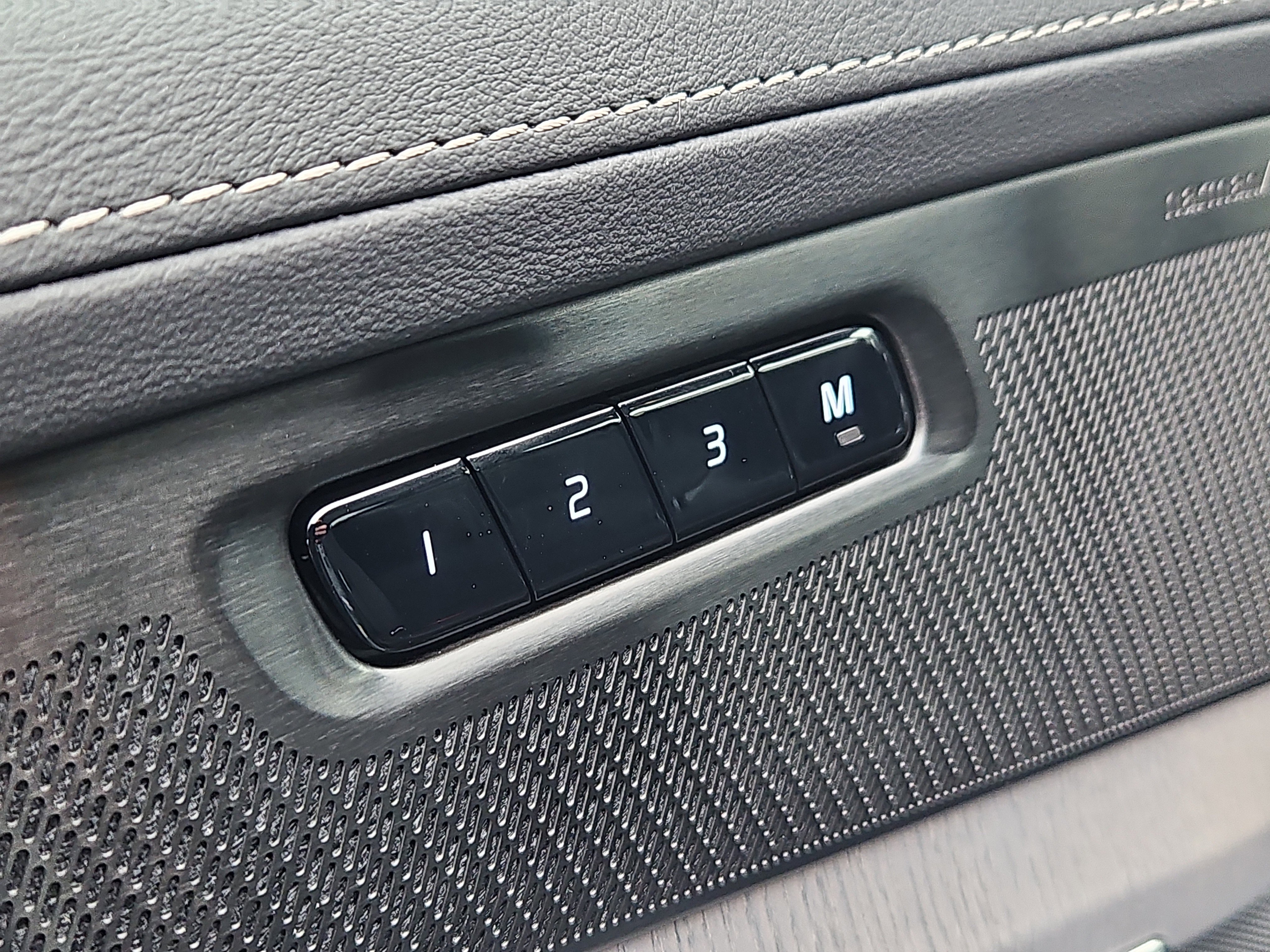 New 2026 Volvo XC90 B6 Ultra w/ Protection Package image 10