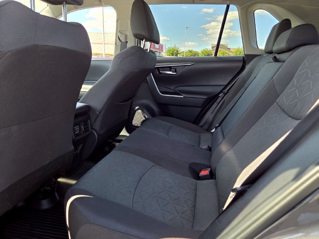 Used 2024 Toyota RAV4 XLE FWD image 6