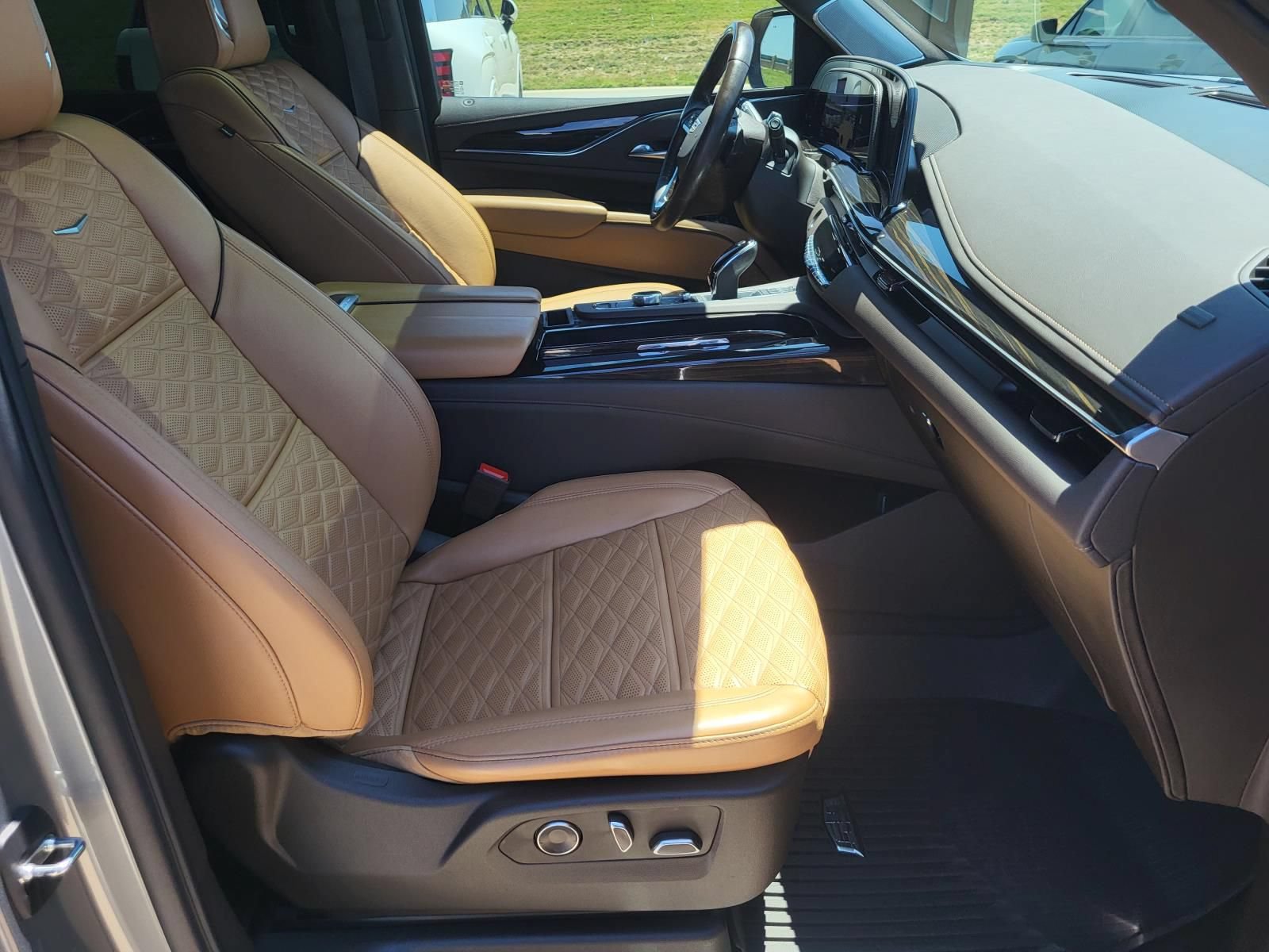 Used 2023 Cadillac Escalade Sport w/ Touring Package RWD image 9