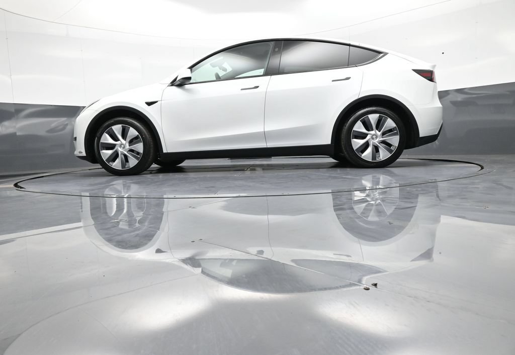 Used 2024 Tesla Model Y Long Range AWD/4WD image 33