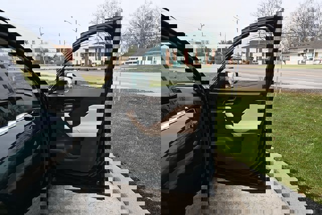 Used 2017 Jaguar F-PACE Prestige image 18