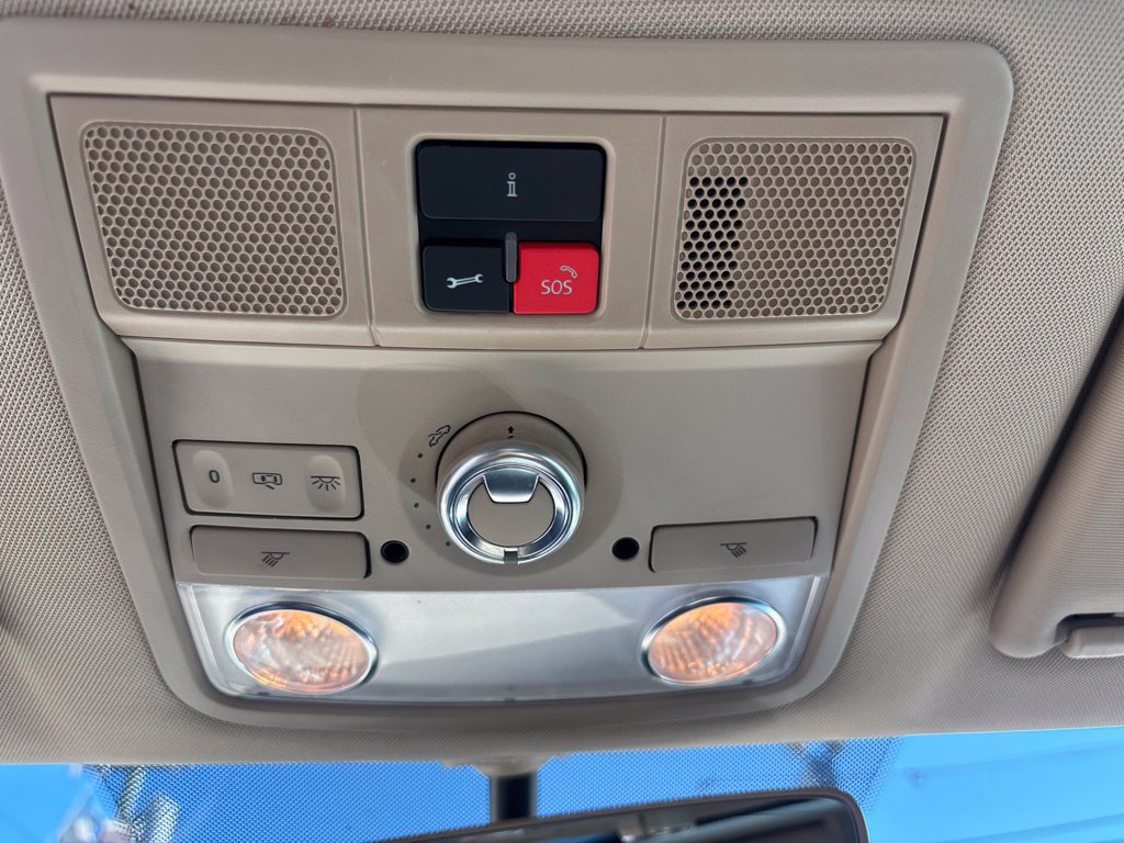 Used 2019 Volkswagen Beetle 2.0T SE FWD image 24