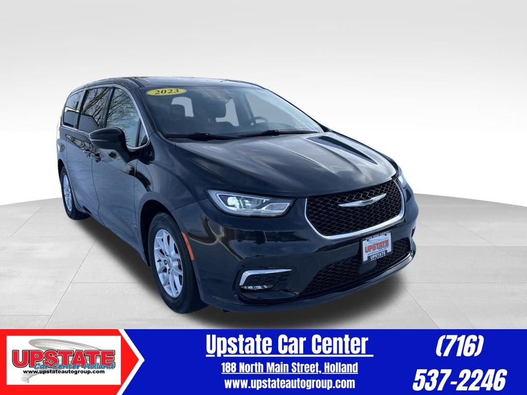 Used 2023 Chrysler Pacifica Touring-L image 1