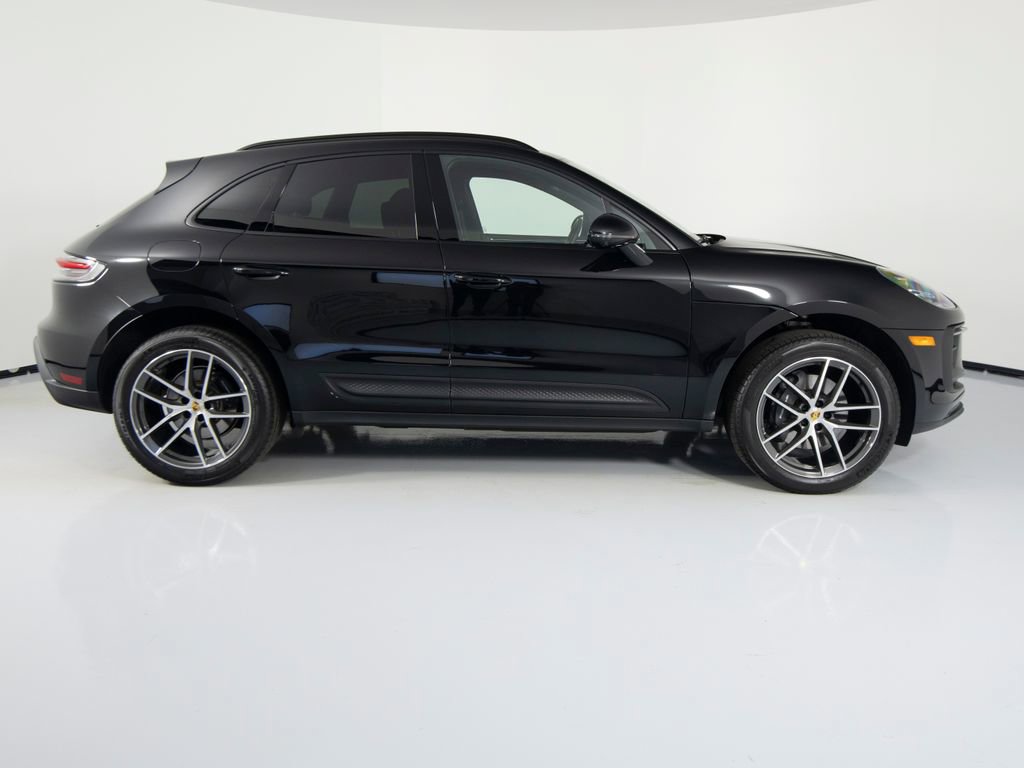 Certified 2025 Porsche Macan AWD/4WD image 11