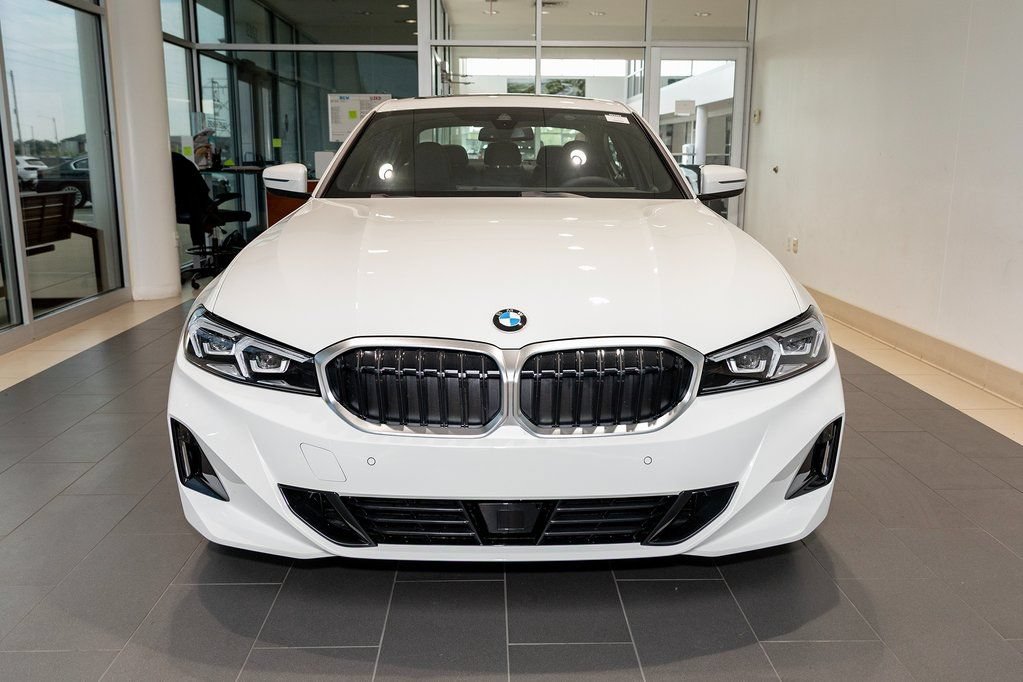 Used 2025 BMW 330i xDrive Sedan w/ Convenience Package AWD/4WD image 2