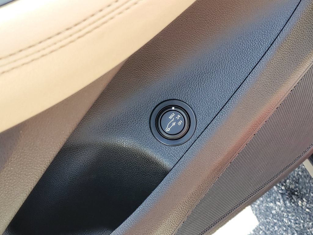 Used 2017 Buick Envision Essence FWD image 17