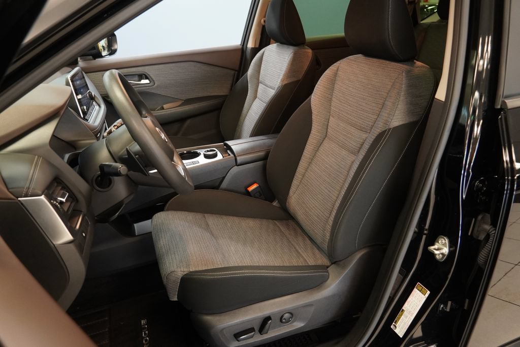 Used 2023 Nissan Rogue SV AWD/4WD image 3