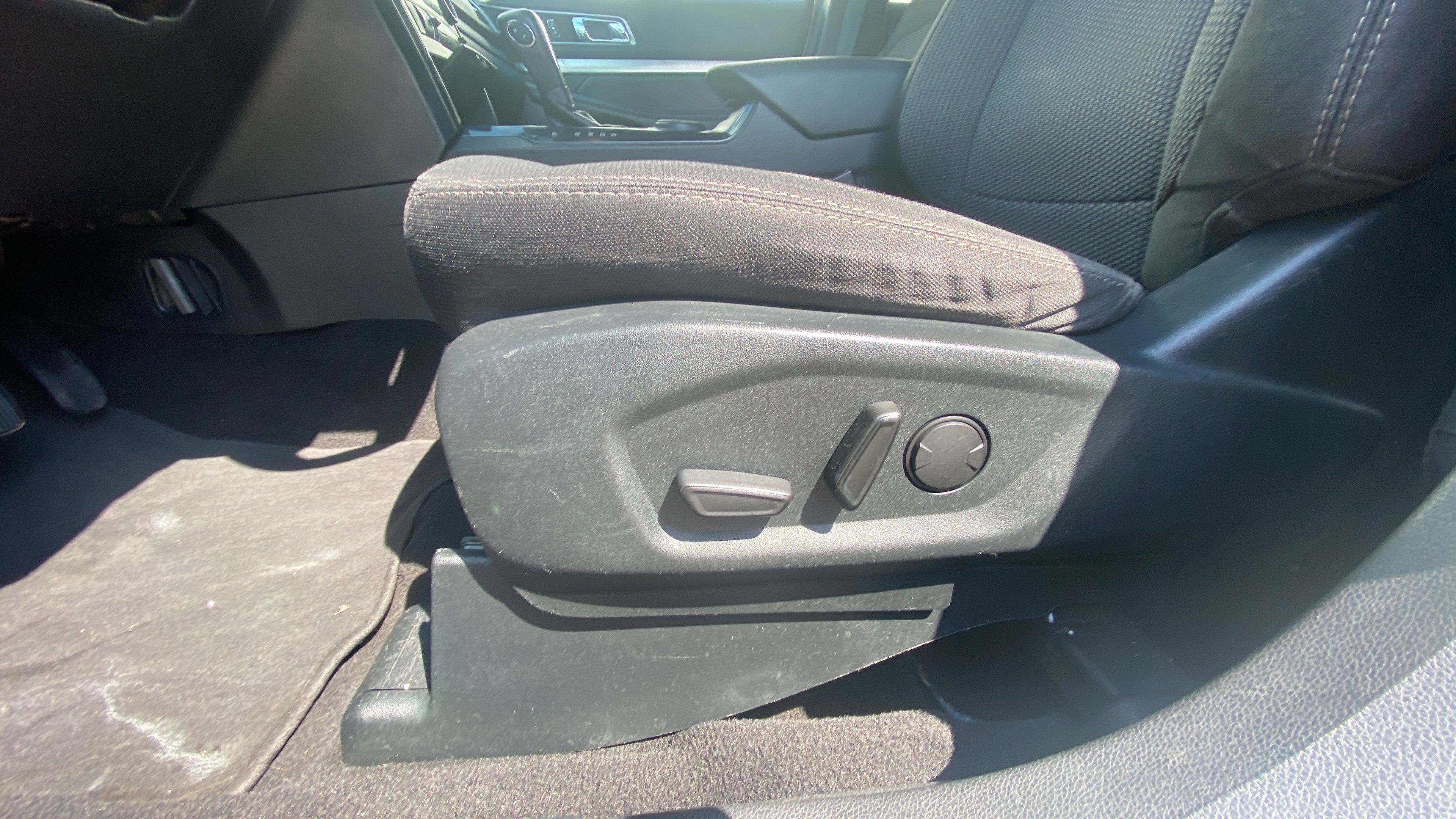 Used 2019 Ford Explorer XLT w/ Equipment Group 201A FWD image 12