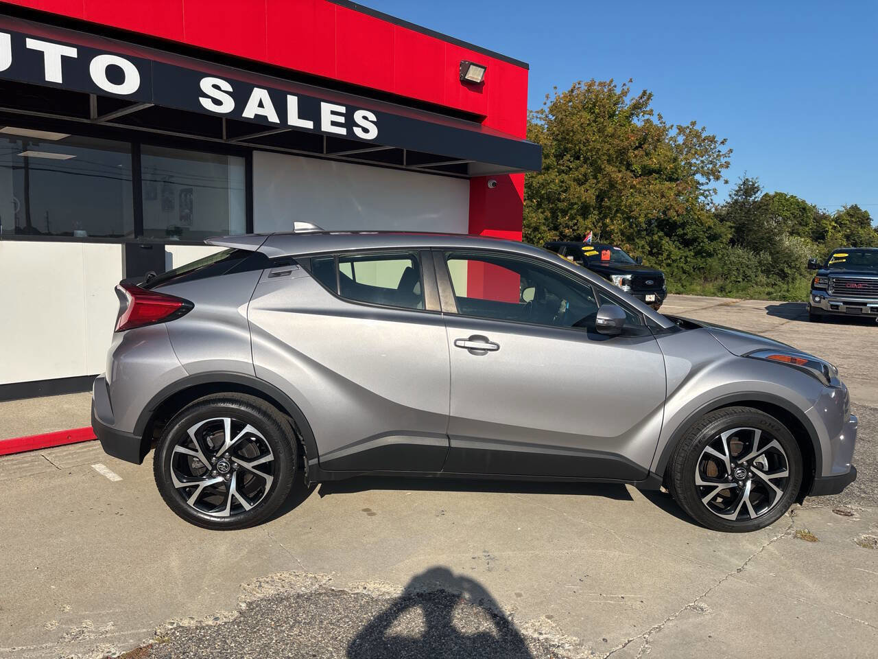 Used 2019 Toyota C-HR LE image 3