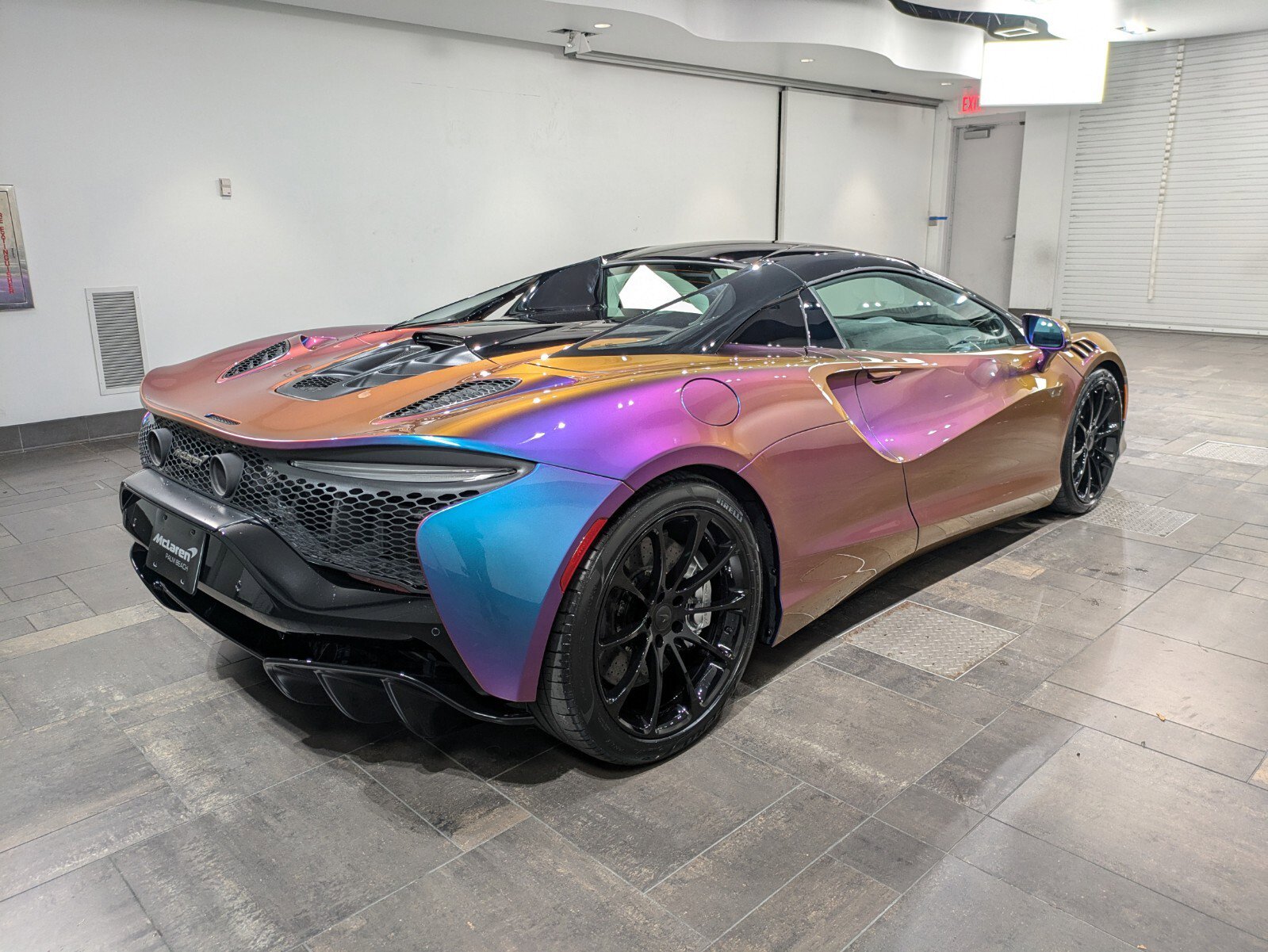 Used 2025 McLaren Artura Spider image 27