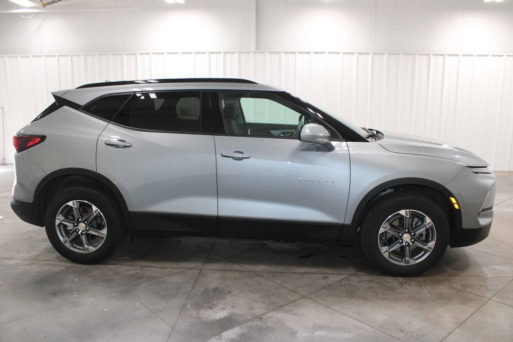 Used 2024 Chevrolet Blazer LT w/ Convenience Package FWD image 11