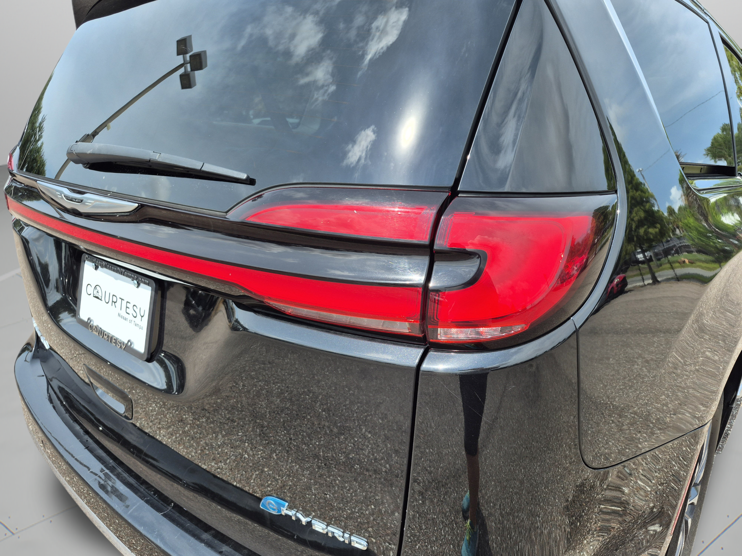 Used 2023 Chrysler Pacifica Limited FWD image 37