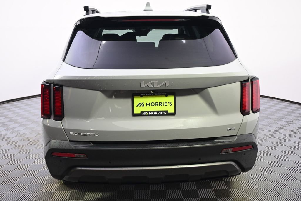 Used 2023 Kia Sorento S w/ Panoramic Sunroof Package AWD/4WD image 5