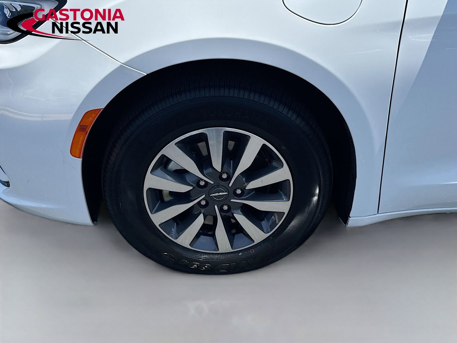 Used 2024 Chrysler Pacifica Limited FWD image 42