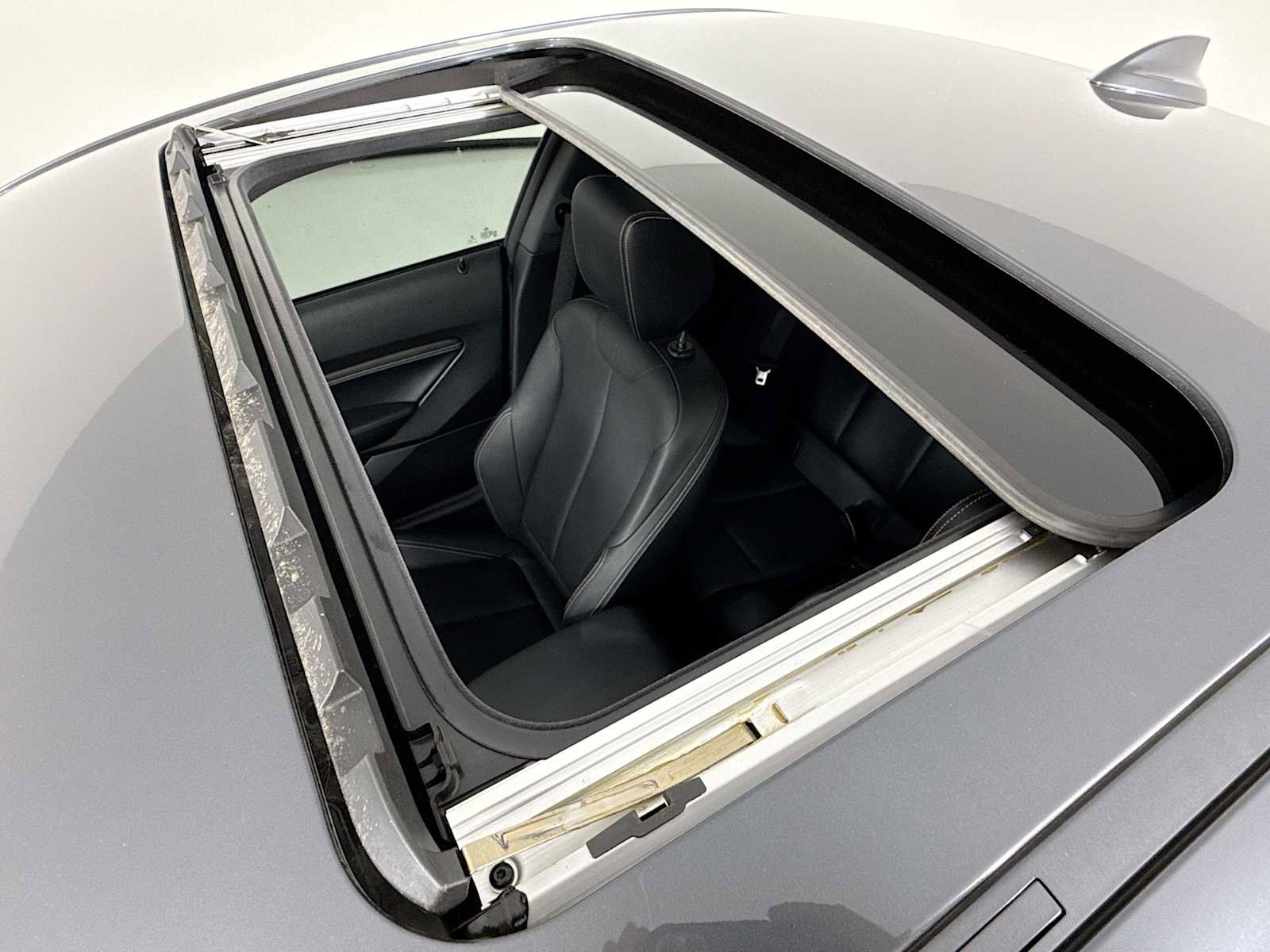 Used 2021 BMW 230i Coupe w/ M Sport Package image 22